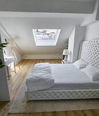 Daire Neubau Stilvolle Dachgeschoss *
